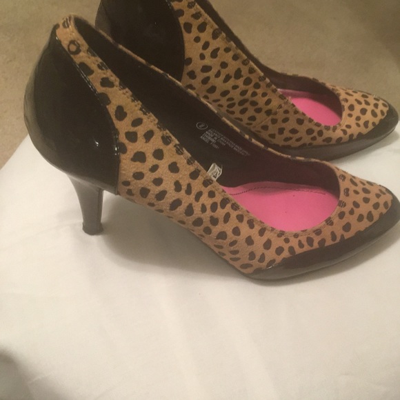 Shoes - Picture 2 of 5